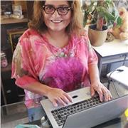 Profesora de lenguaje con más de 35 años de experiencia. Con magister en resolución de conflicto
