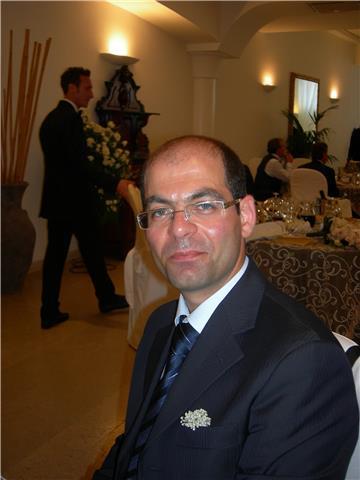 diplomato in lettere classiche sono disponibile per impartire lezioni di italiano e non solo a bambini di scuola elementare e ragazzi di scuola media