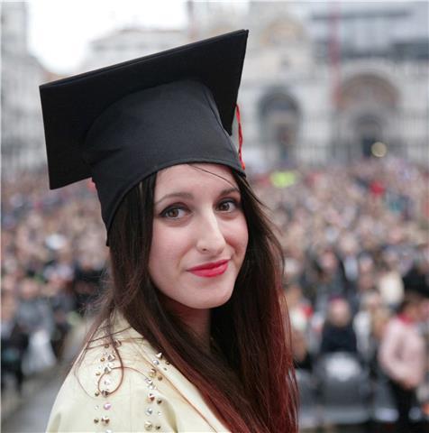 Laureata in Relazioni Internazionali impartisce lezioni di inglese