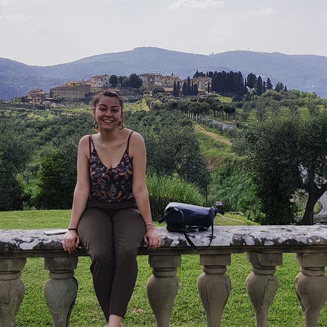 Studentessa universitaria di lingue offre ripetizioni di inglese e spagnolo
