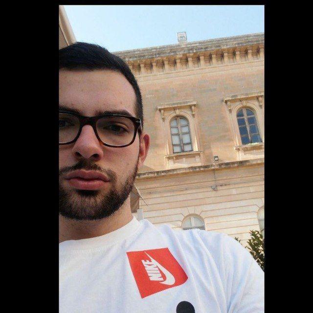 Studente di medicina da ripetizioni di matematica fisica chimica e biologia