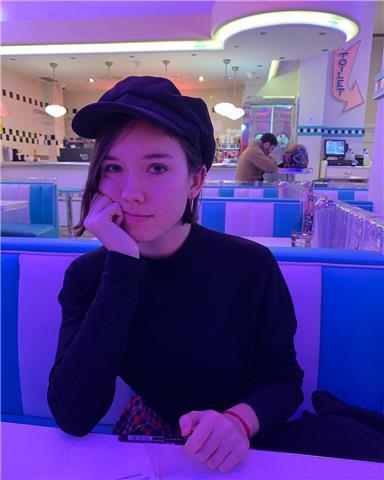 Doy clases particulares de inglés a niños hasta un nivel de segundo de bachillerato. económicas. soy una chica con buenas notas y experiencia con niño