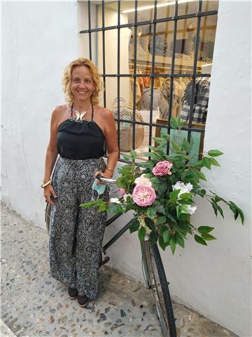 Diplomada en magisterio licenciada en historia del arte