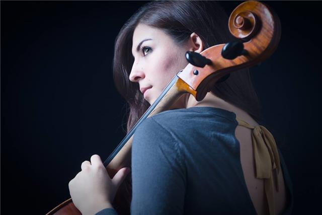 Graduada de berklee college of music ofrece clases privadas de composición/producción musical y post producción de sonido