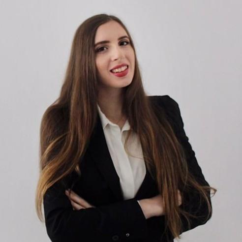 Professoressa di francese qualificata con laurea e master