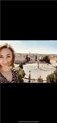 Neolaureata con master in economia e finanza a Londra, disponibile per lezioni di inglese per tutti i livelli e lezioni di matematica e fisica