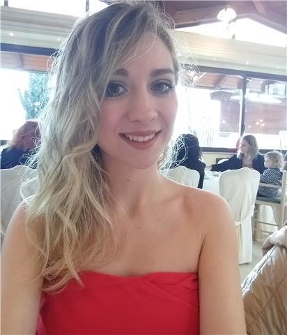 Insegnante di pianoforte, laureata con il massimo dei voti presso il conservatorio G.Rossini di Pesaro impartisce lezioni di pianoforte e solfeggio