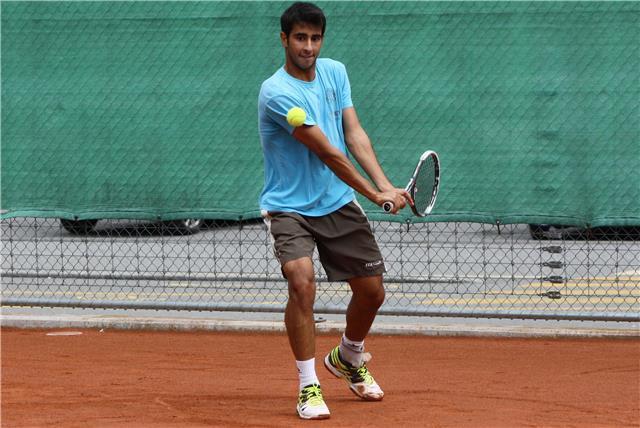 Entrenador de tenis se ofrece para dar clases a todos los niveles