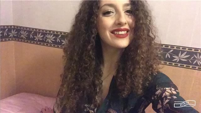 Studentessa di giurisprudenza, diplomata al liceo classico impartisce lezioni private di latino e italiano