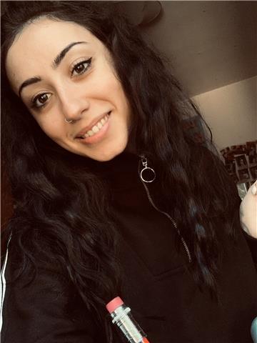 Laureata in lingue offre lezioni di inglese e francese