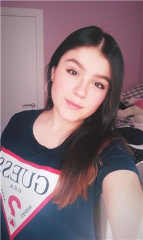 Soy lorena lópez, tengo 18 años y acabo de graduarme en bachillerato de ciencias. el año que viene empezaré en la universidad. clases para primaria