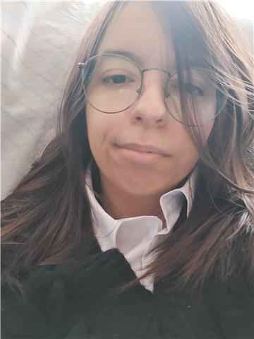 Estudiante de traducción e interpretación en barcelona centro queriendo ayudar y reforzar a niños y adolescentes con los idiomas