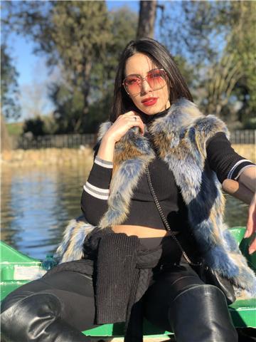 English teacher with a effective teaching strategy 
Experienced fashion drawing teacher