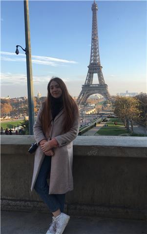 Ragazza diplomata offre lezioni di storia per: elementari/medie/superiori