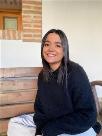 Graduada en educación primaria y profesional de audición y lenguaje. me ofrezco a dar clases particulares de cualquier materia a nivel de primaria