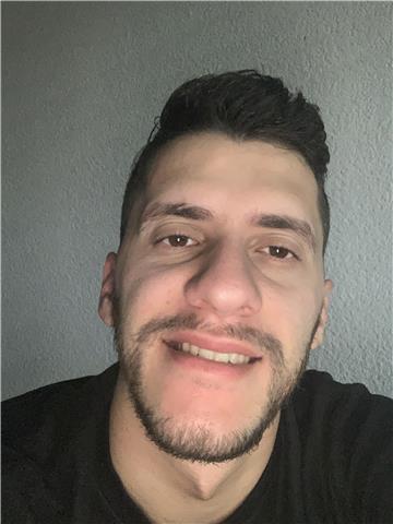 No soy profesor, pero tengo un intermedio/avanzado en inglés, me gusta explicar tengo mucha paciencia y entiendo excelente el inglés como para dar una clase