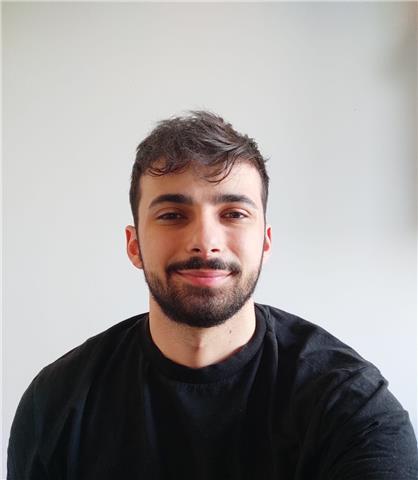 Dottore in Scienze e Tecniche Psicologiche e diplomato al liceo scientifico