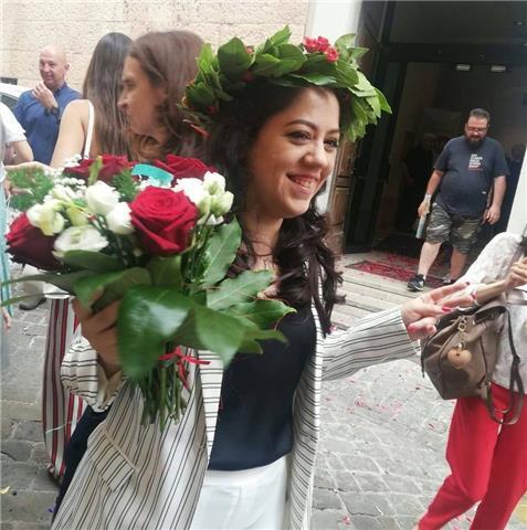 Sono una laureata in Giurisprudenza e praticante avvocato abilitato e posso svolgere sia ripetizioni di diritto online aiuto tesi