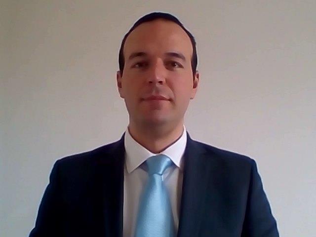 Giovane ragazzo bilingue offre lezioni di inglese di livello beginner o intermediate per qualsiasi eta'. Sono tornato ora dopo 8 anni a Londra dove ho lavorato e studiato