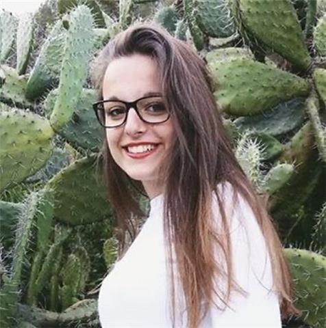 Hola! me defino como una persona dinámica, alegre y extrovertida, con interés por los niños y por la enseñanza, sobre todo de inglés