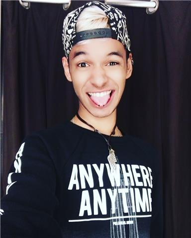 Soy venyery. profesor de informática para principiantes. aprenderás desde la interfaz de tu ordnador hasta montar un blog si lo prefieres. todo relacionado a redes sociales y posicionamiento para poder ser un buen cibernauta