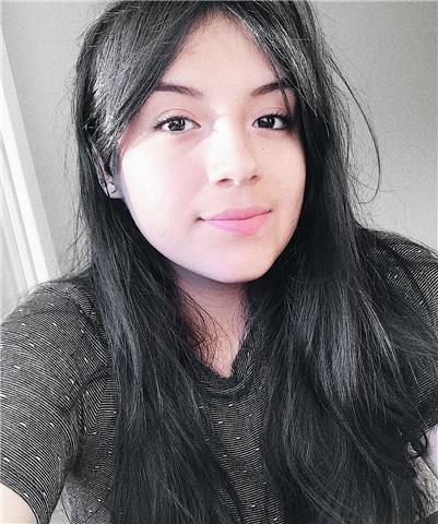 Estudiante de gestion administrativa imparte clases a niños de primaria y 1 eso