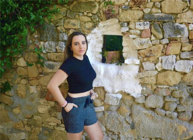 Studentessa madrelingua italiana offre lezioni a studenti stranieri