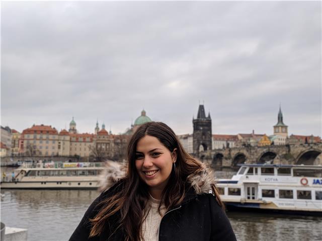 Profesora de Inglés de todos los niveles desde Argentina con más de 3 años de experiencia en educación con niños y adultos. Métodos prácticos y creativos con resultados asegurados!