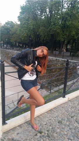 Studentessa offre ripetizioni per le materie comuni del biennio e scuole secondarie di primo grado