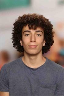 Étudiant en première année, disposant d'un Bac S (bien) les mathématiques sont pour moi un jeu d'enfant. J'espère vous aider à les aimer et les comprendre autant que moi