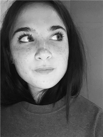 Ho svolto il liceo artistico Boscardin a Vicenza e ora sono studentessa di psicologia all’Università di Padova. Ho attitudini in Lettere, Storia, Filosofia e Storia dell’Arte