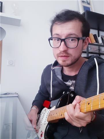 Guitariste électrique pro avec plus de dix ans d'expérience - cours adressés à des élèves de tous niveaux