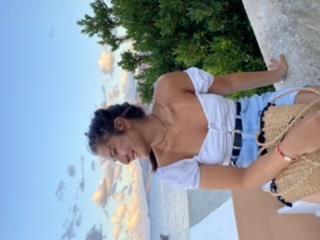 Offresi aiuto compiti e ripetizioni per ragazzi medie e liceo, in particolare materie umanistiche, greco e latino (biennio), inglese, scienze