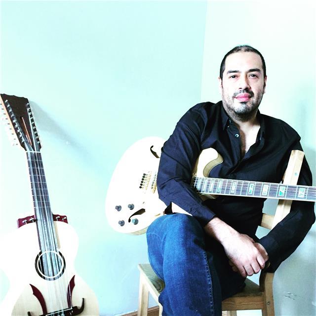 Guitarrista de música popular especialista en jazz y música latinoamericana. Orientada a jóvenes y adultos de todas las edades y niveles