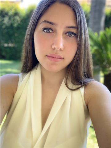 Laureata con il massimo dei voti impartisce lezioni di italiano