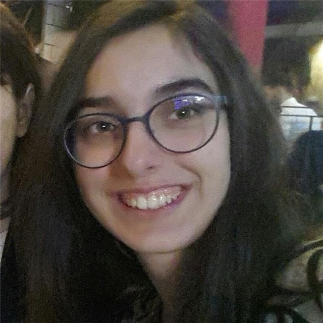 Studentessa universitaria offre ripetizioni di matematica per studenti di scuole elementari, medie e superiori