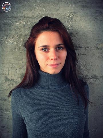 Studentessa Ca'Foscari in Lingue Angloamericane, impartisce ripetizioni di inglese.
Diplomata all'Istituto Statale d'arte Bruno Munari di Vittorio Veneto, disponibile anche per ripetizioni di storia e storia dell'arte