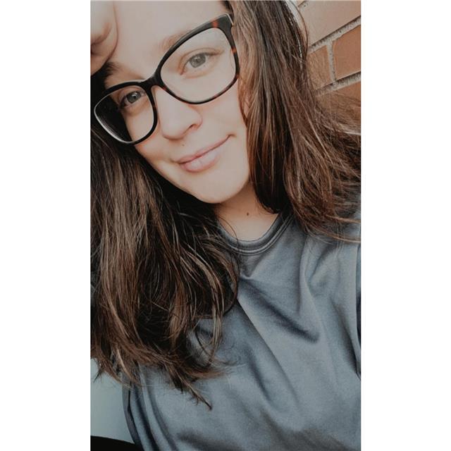 Ofrezco clases particulares de lengua castellana, lengua catalana y matemáticas, hasta nivel sexto de primaria