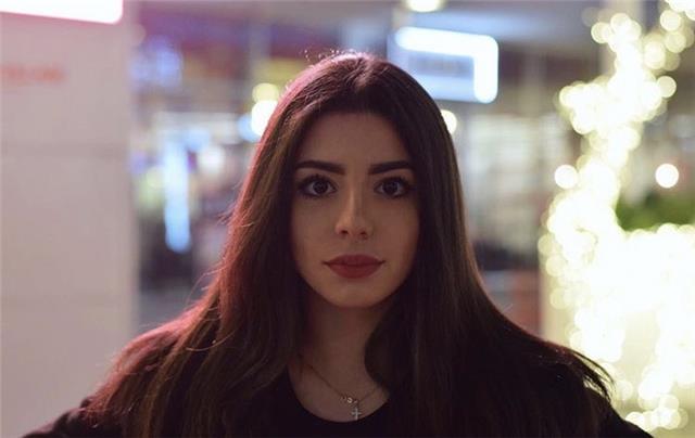 Studentessa 5 anno liceo propone aiuto compiti ogni materia elementari e medie