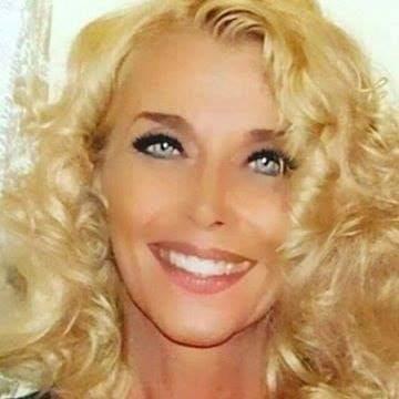 Cantante e vocalist professionista con esperienza di circa 40 anni di attività musicale e canto