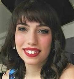 Insegnante bilingue italiana-inglese offre ripetizioni di lingua e letteratura a studenti di ogni ordine e grado, e ad adulti. Preparazione universitaria, concorsi, certificazioni linguistiche