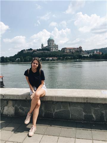 Graduada en farmacia doy clases partículas de apoyo para estudiantes de ESO