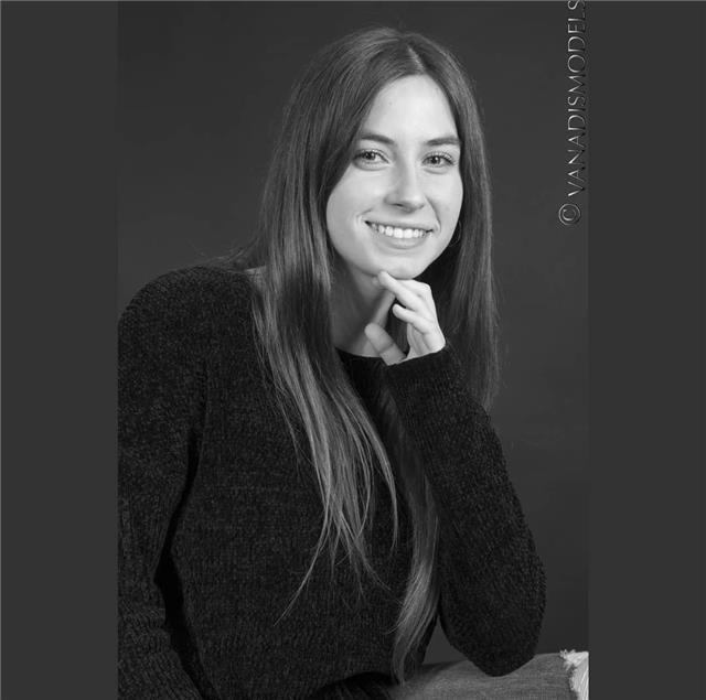 Profesora de catalán nativo ofrece clases particulares de apoyo y ayuda en el estudio a niños de primaria con materias de lengua, matemáticas, naturales y sociales