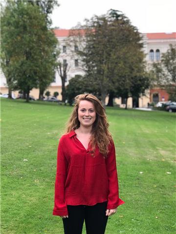 Profesora de niños de primaria y eso