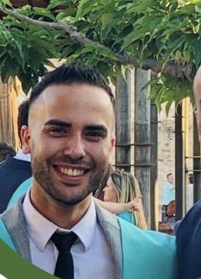 Profesor de educación física, me apasiona enseñar y ofrecer lo mejor de mi