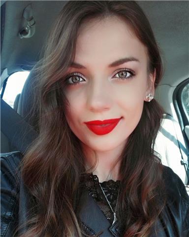 Doy clases online de inglés. mí nivel es c2. tengo experiencia más que 8 años