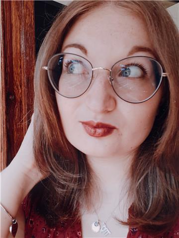 Laureata in lettere e storia dell'arte offre lezioni online