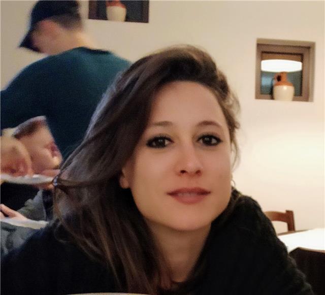 Maestra d'arte, specializzata in Scultura. Offro lezioni private a Firenze per giovani e adulti a Firenze