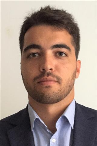 Hugo, 25 ans, étudiant en Bac+5 (relations internationales, géopolitique) en alternance dispense cours de français, anglais, histoire-géo...!