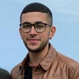 Profesor de matemáticas con mas de 3 años de experiencia dando clases a niños de todo tipo de edades, desde primaria hasta bachiller. estudiante de 4 de ingeniería de telecomunicación en sanmames, todo tipo de conocimientos matematicos